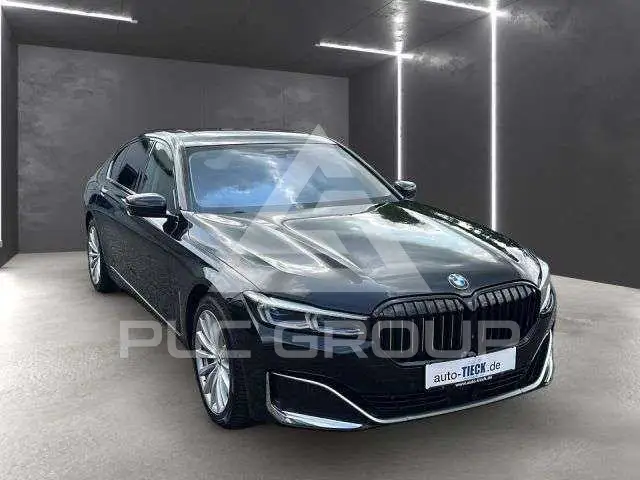 2022 BMW 740
