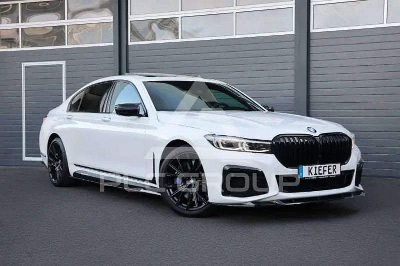 2022 BMW 740