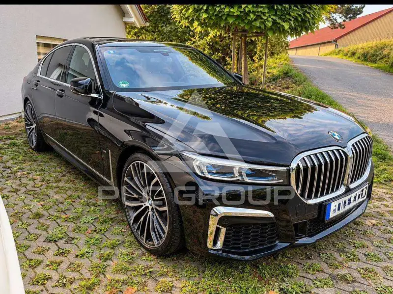 2022 BMW 740