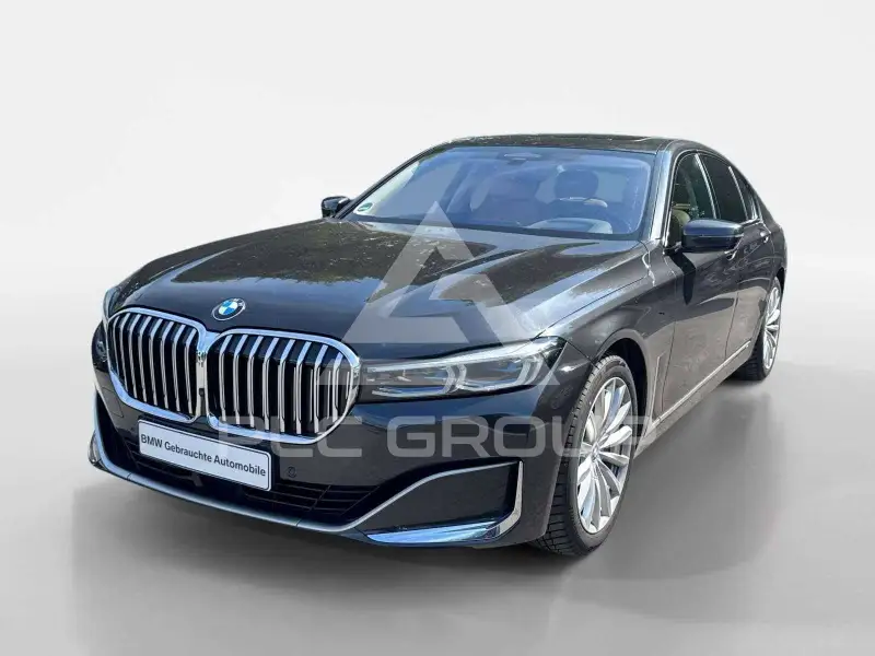 2022 BMW 740