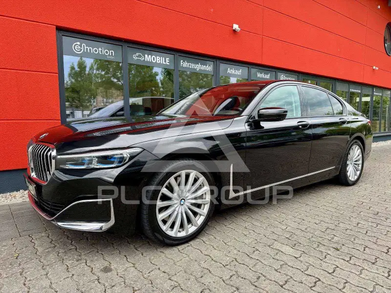 2022 BMW 740