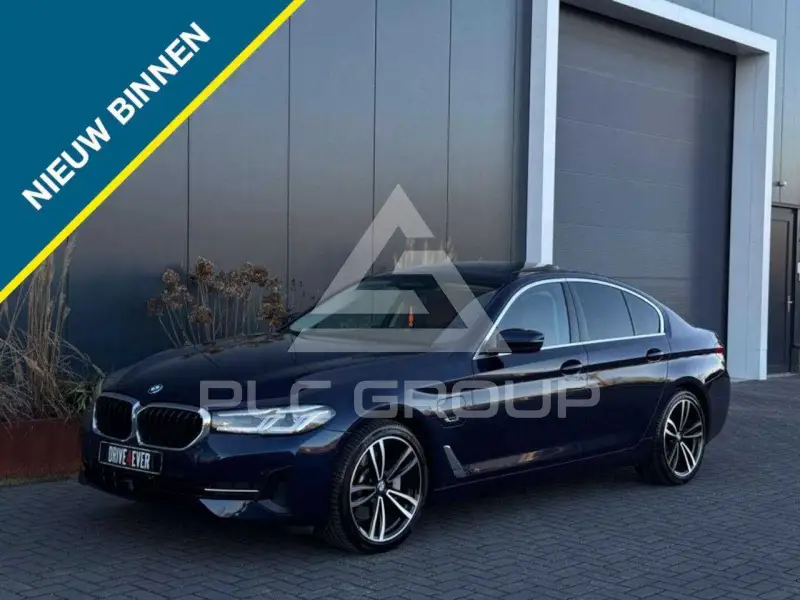 2022 BMW 520