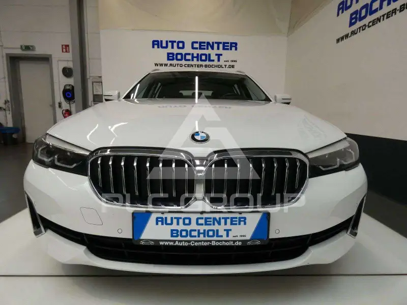 2022 BMW 530