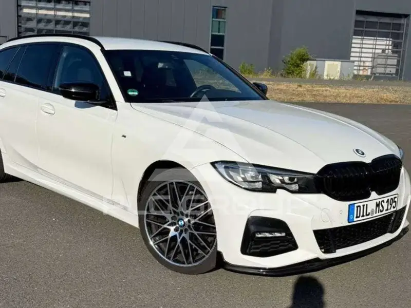 2022 BMW 320