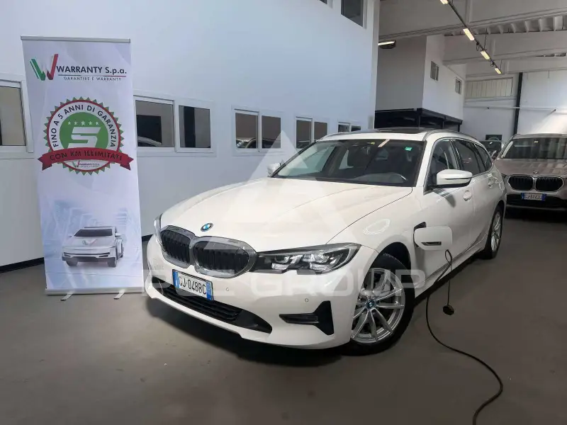 2022 BMW 320