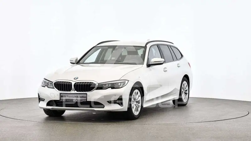 2022 BMW 320