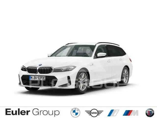 2022 BMW 320