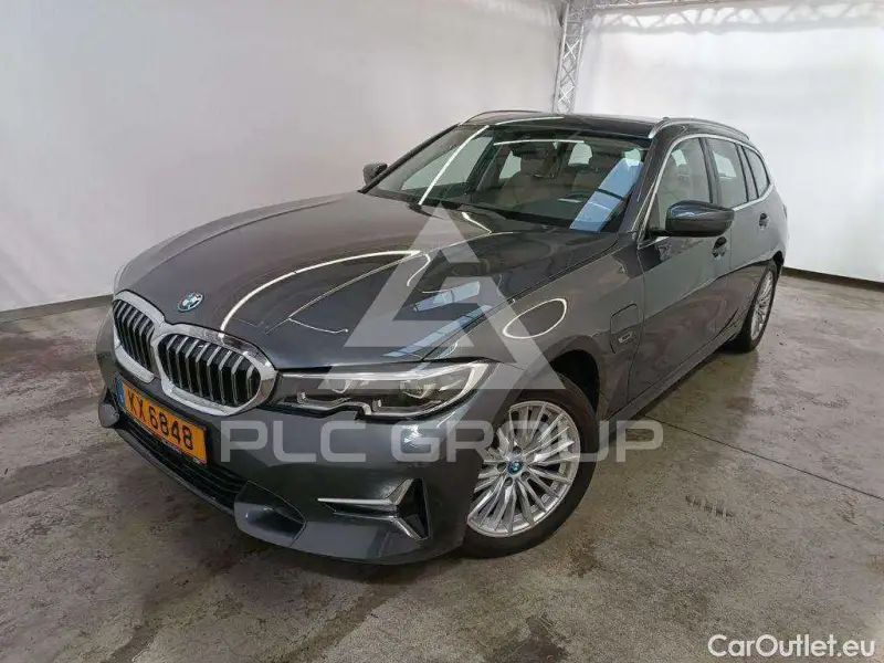 2022 BMW 320