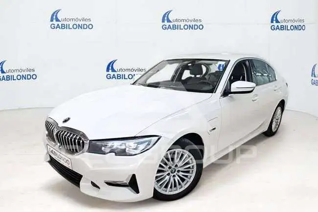2022 BMW 320