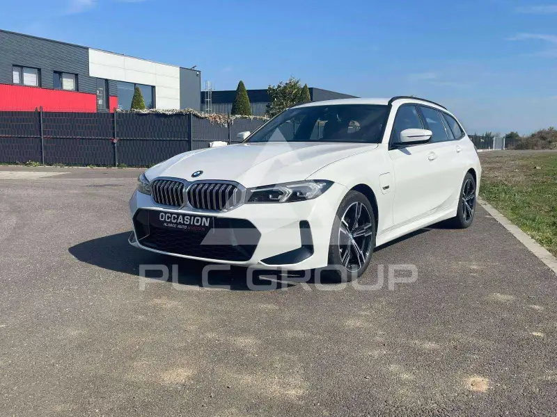 2022 BMW 320