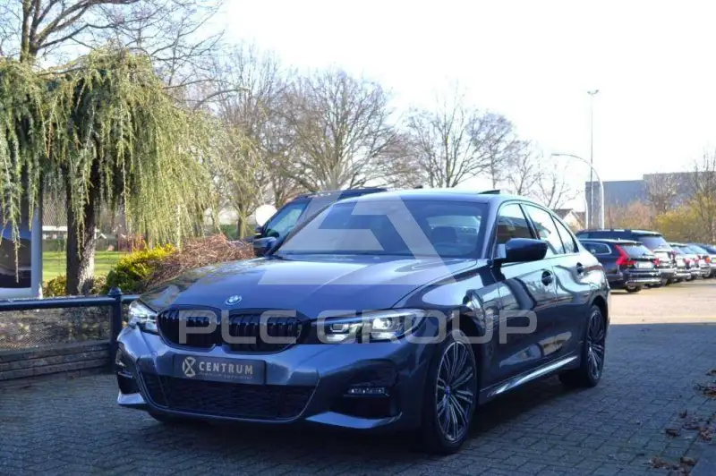 2022 BMW 320