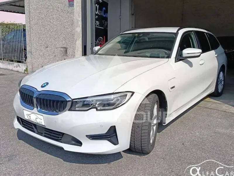 2022 BMW 320