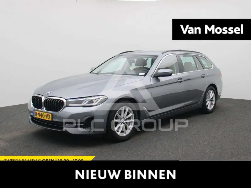 2022 BMW 520