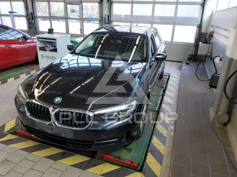 2022 BMW 520