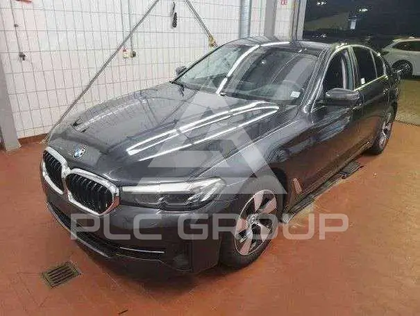 2022 BMW 520
