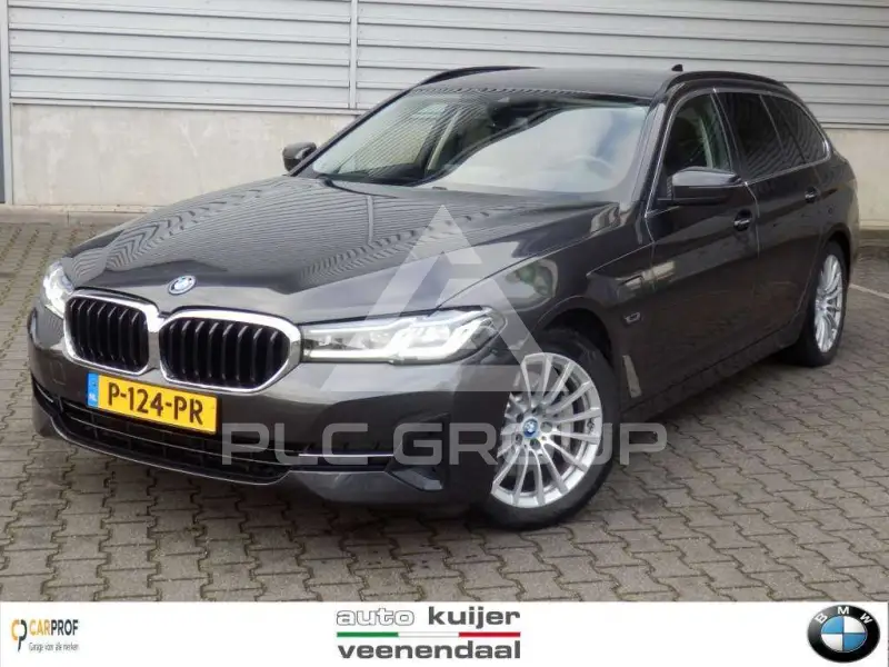 2022 BMW 520