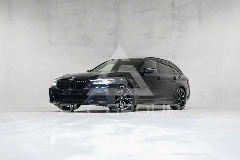 2022 BMW 520