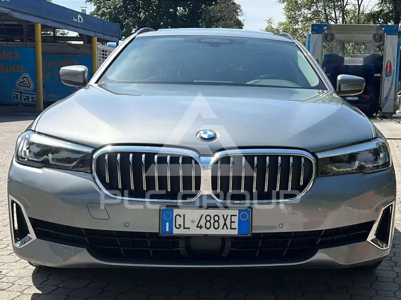 2022 BMW 520