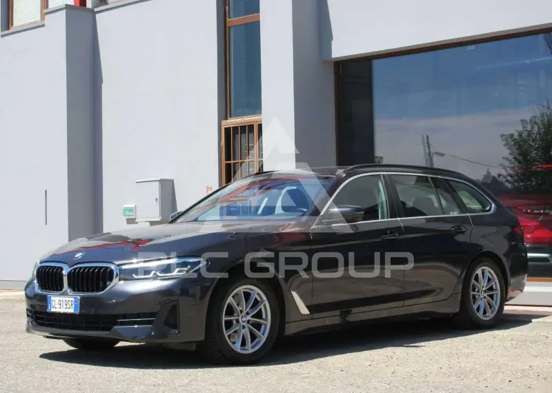 2022 BMW 520