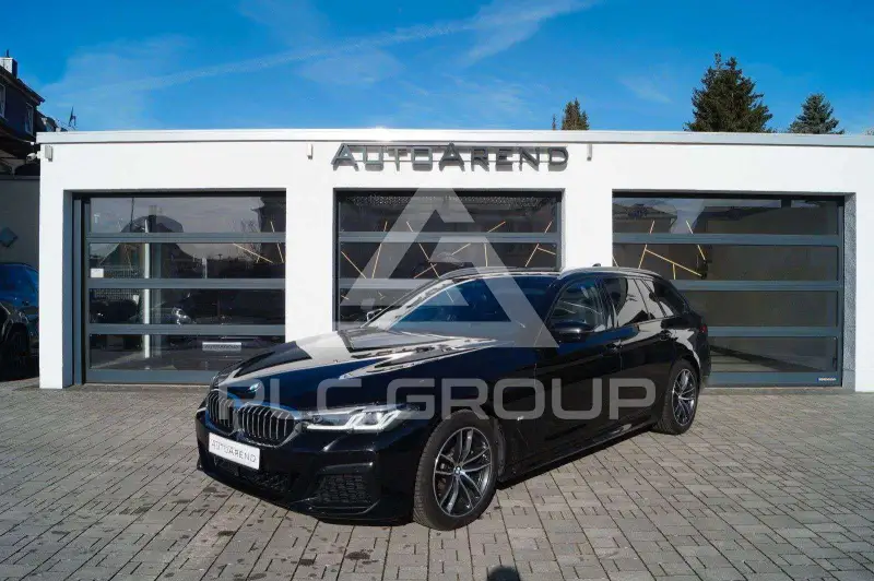 2022 BMW 520