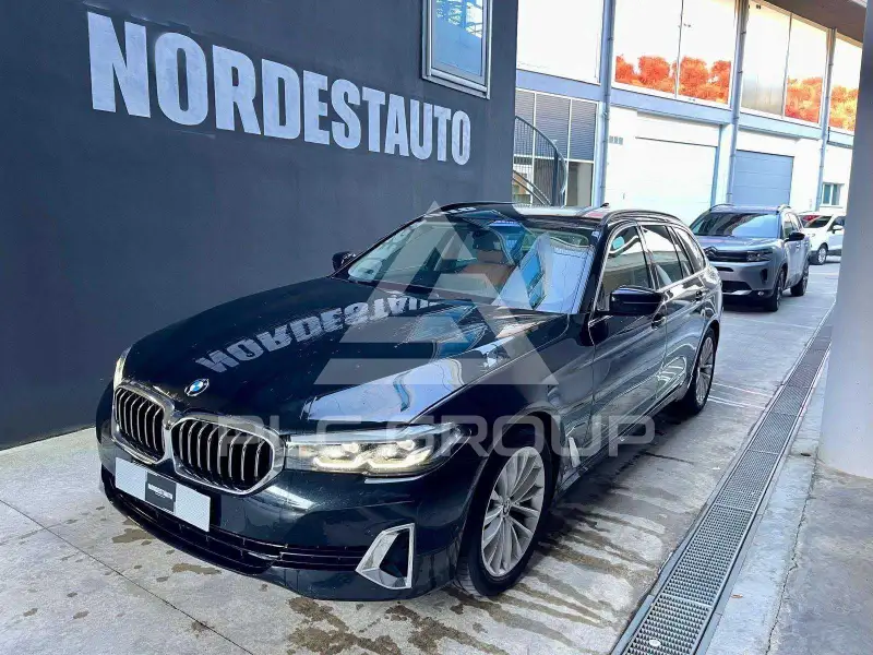 2022 BMW 520