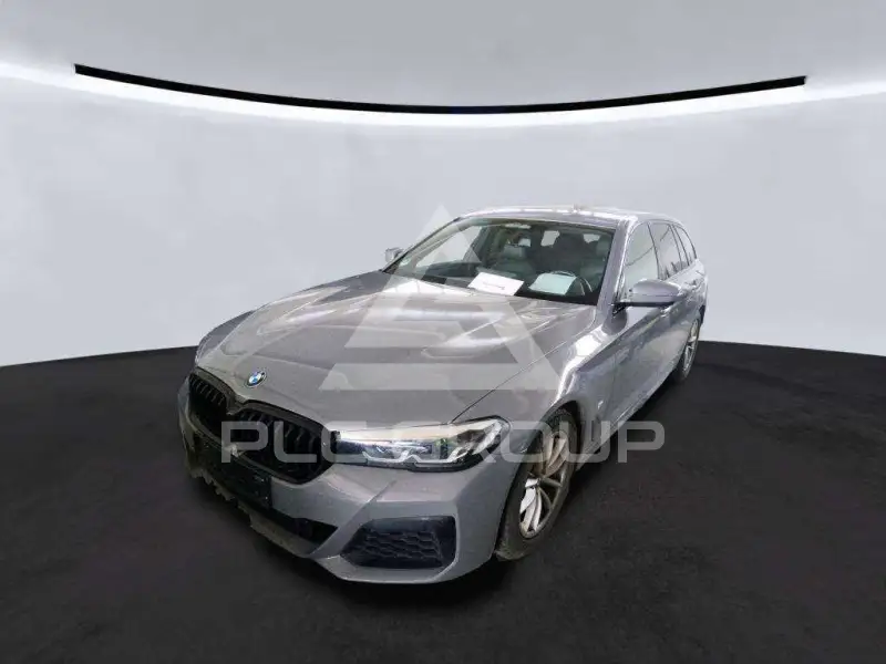 2022 BMW 520