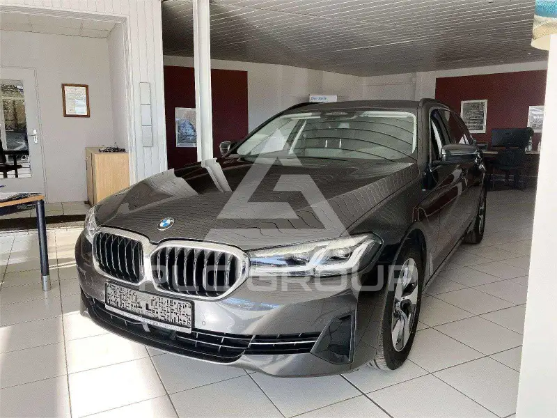 2022 BMW 520
