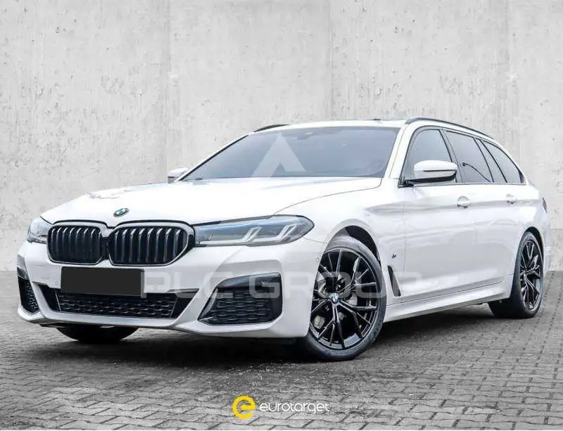 2022 BMW 520