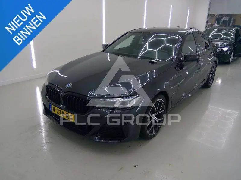 2022 BMW 520