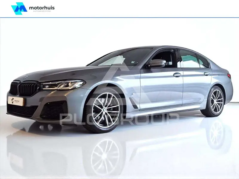 2022 BMW 520