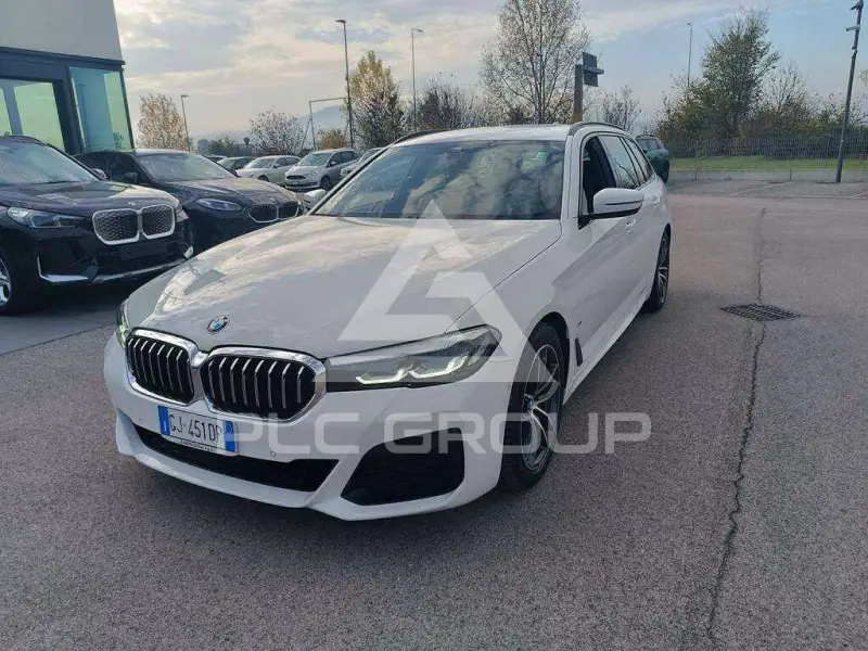 2022 BMW 520