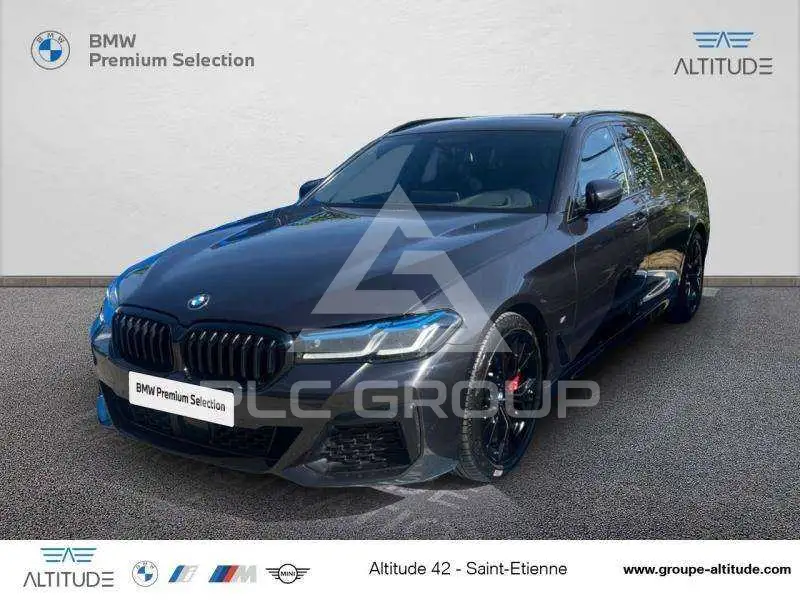 2022 BMW 520