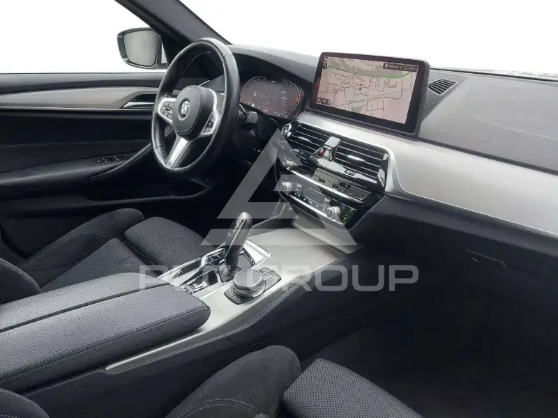 2022 BMW 520