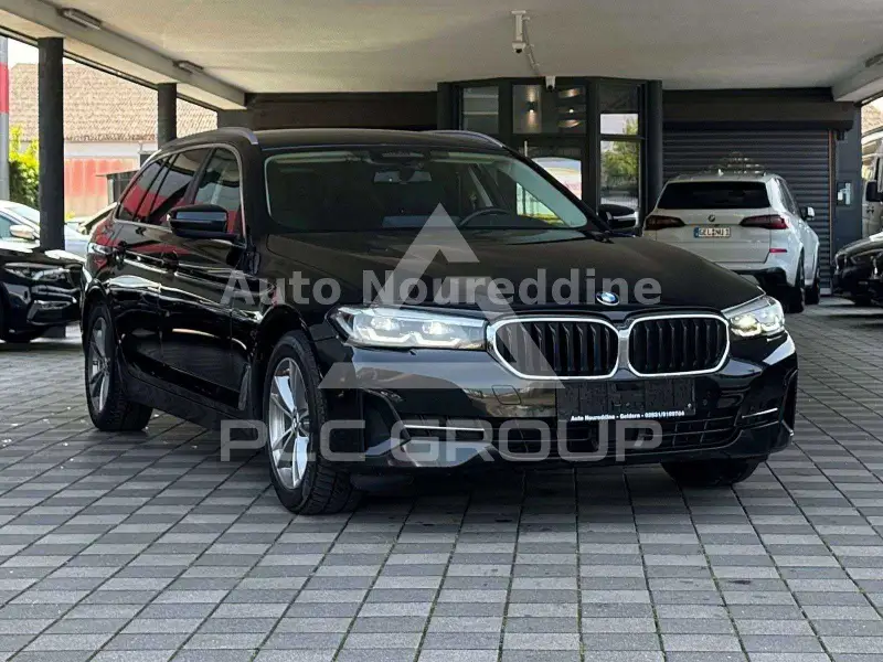 2022 BMW 520