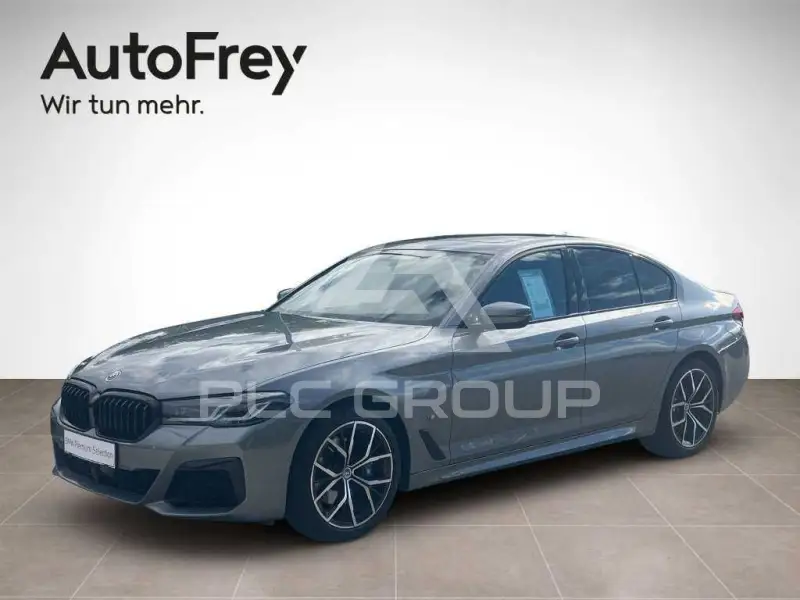 2022 BMW 520
