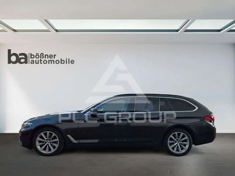 2022 BMW 520