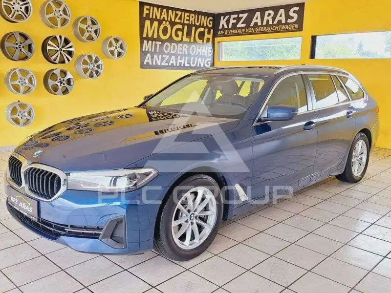 2022 BMW 520