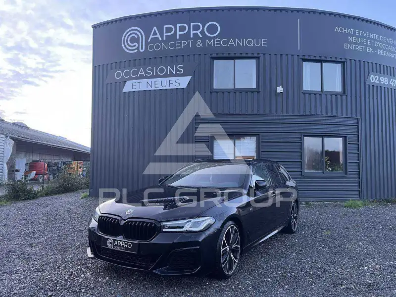 2022 BMW 520