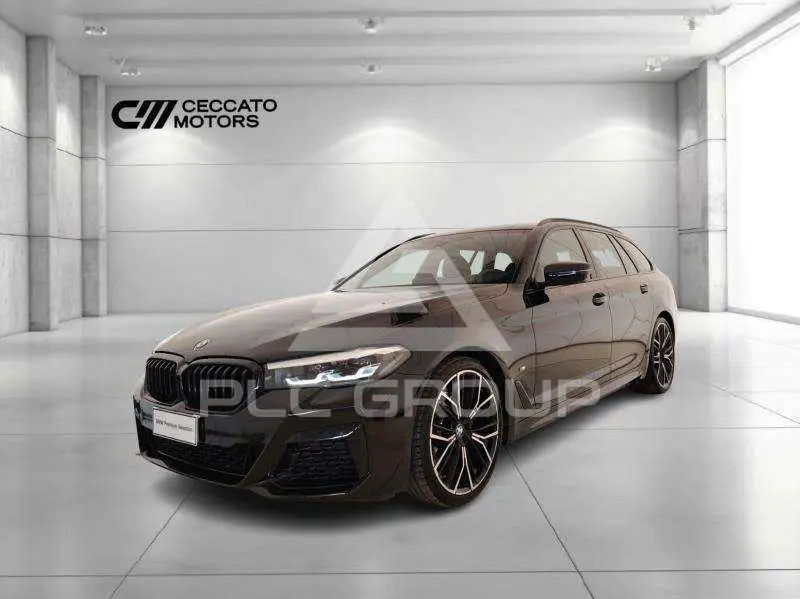 2022 BMW 520