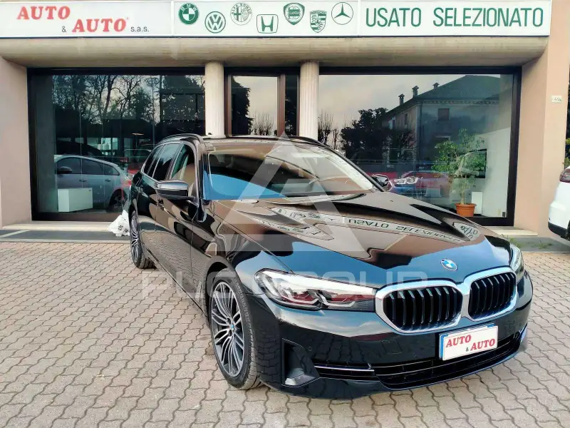 2022 BMW 520