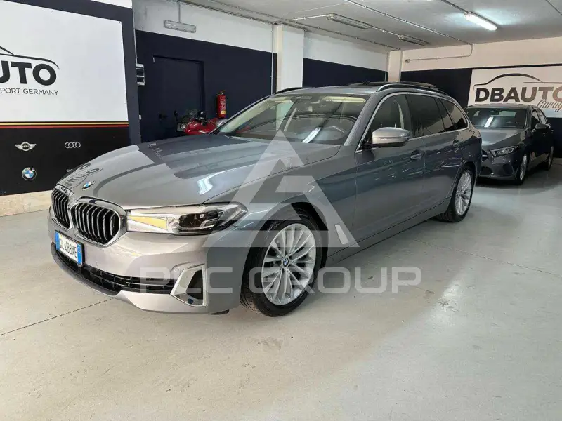 2022 BMW 520