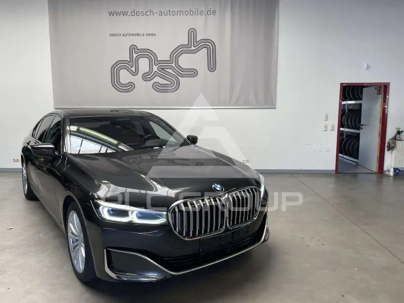 2022 BMW 730