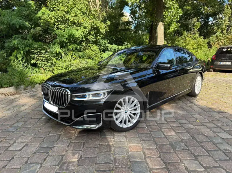 2022 BMW 730