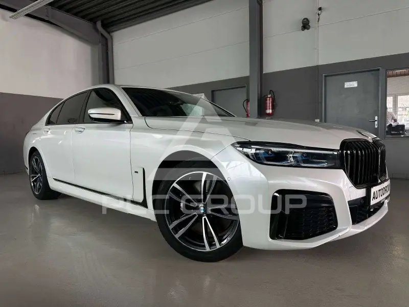 2022 BMW 730