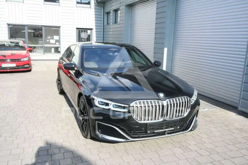 2022 BMW 730
