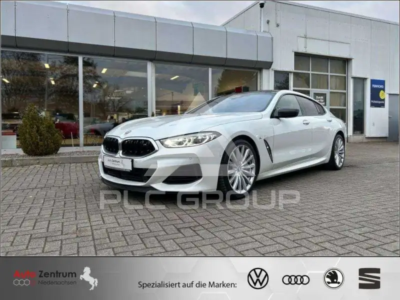 2022 BMW M8