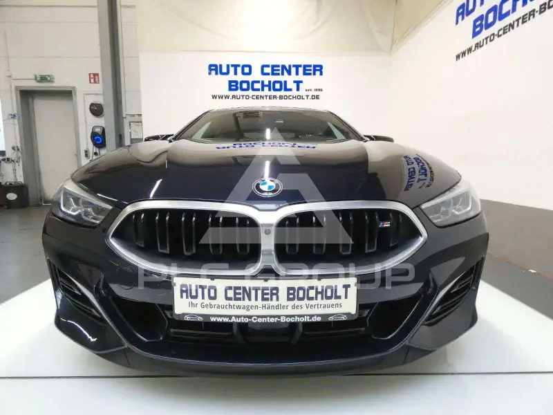2022 BMW M8