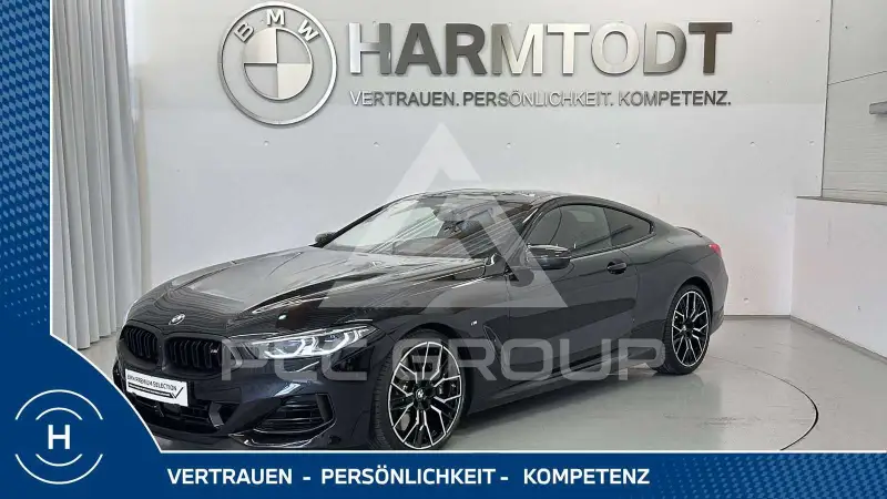 2022 BMW M8