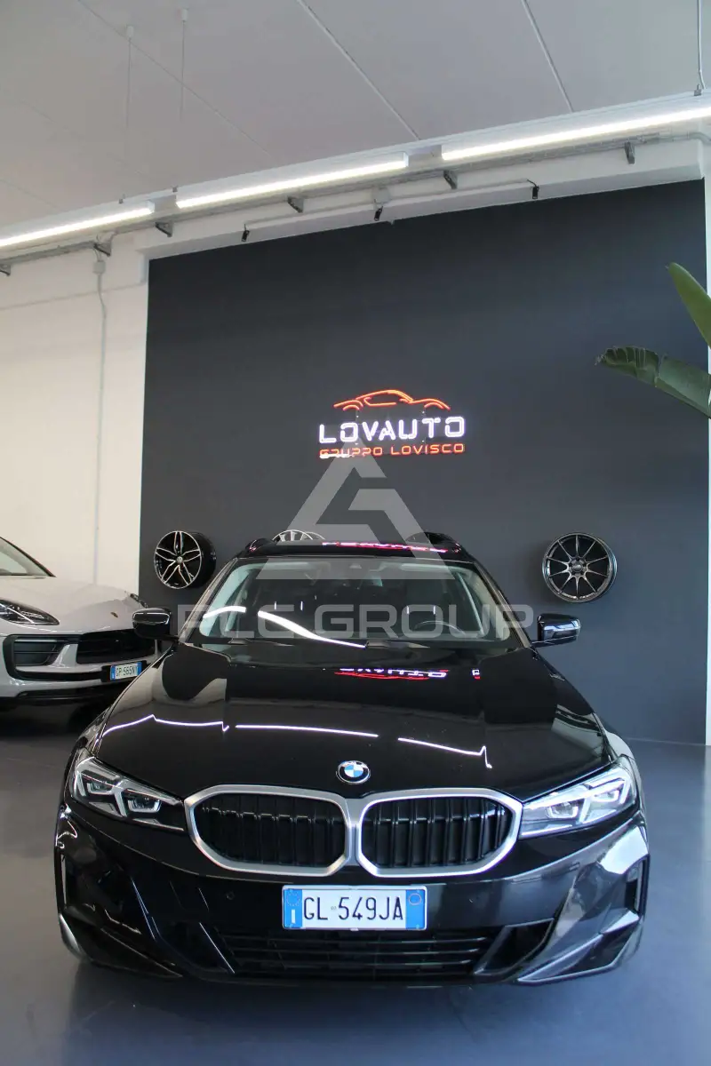 2022 BMW 318