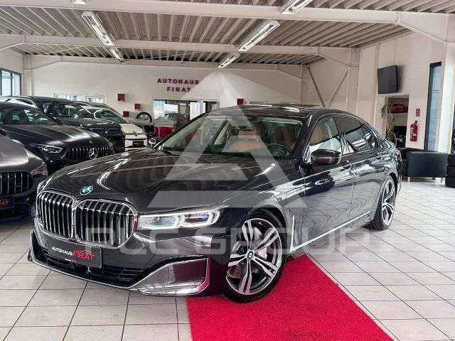 2022 BMW 745